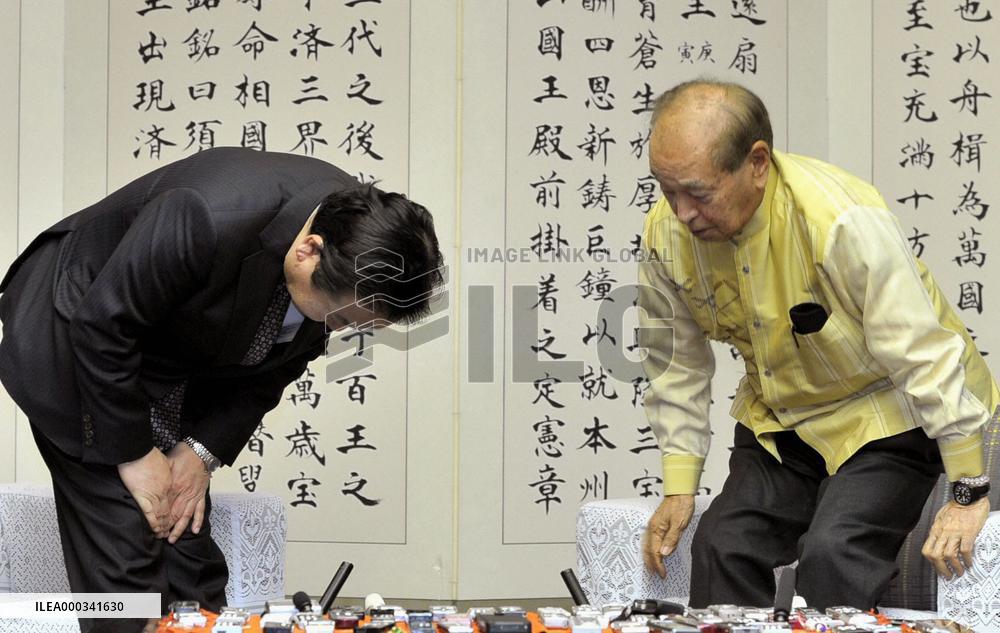 Noda apologizes to Okinawa gov.