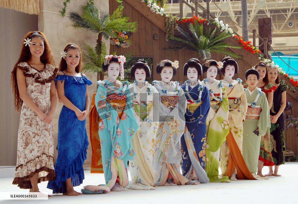 Kyoto geisha visit Fukushima