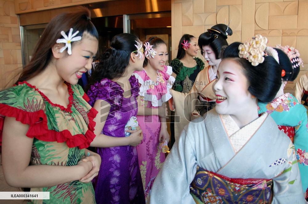 Kyoto geisha visit Fukushima