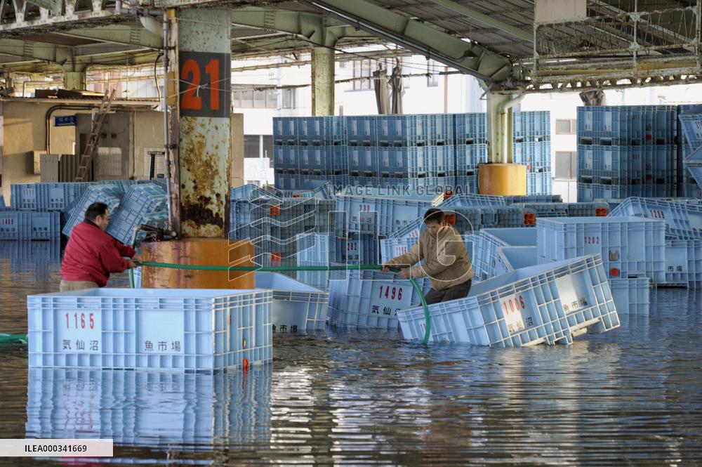 Tsunami reaches Japan's Pacific side