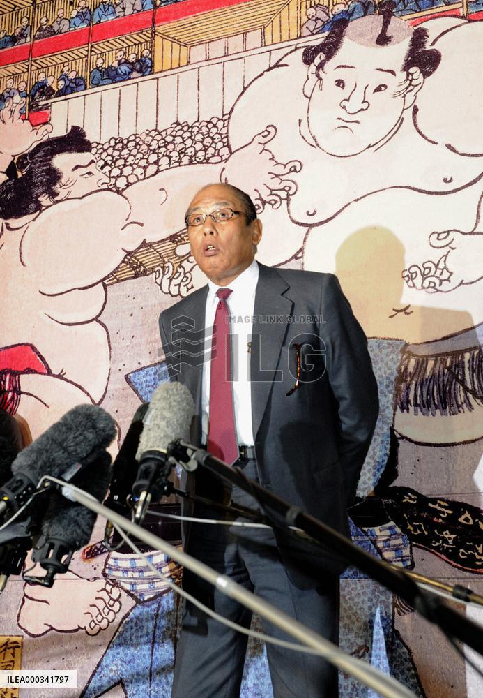 3 sumo wrestlers, elder admit to match-fixing