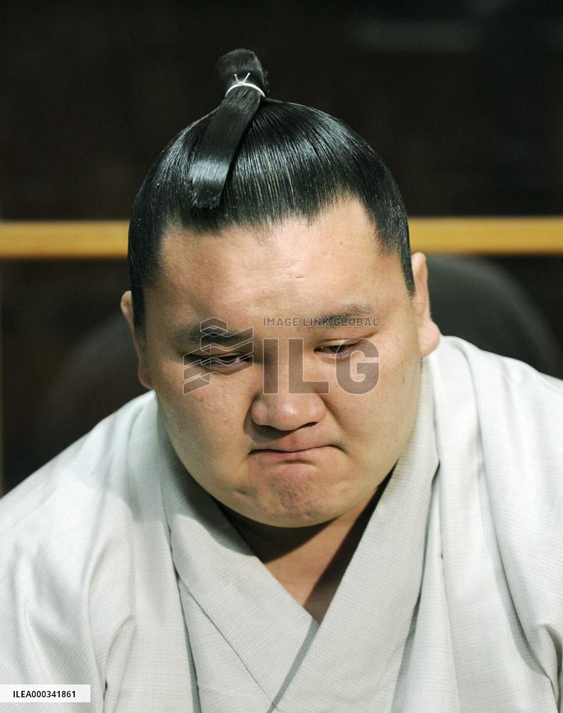 Scandal-tainted champion Asashoryu calls it quits