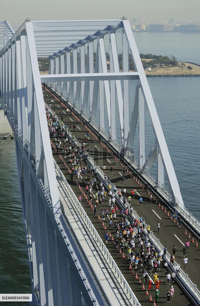 Running across Tokyo Gate Bridge
