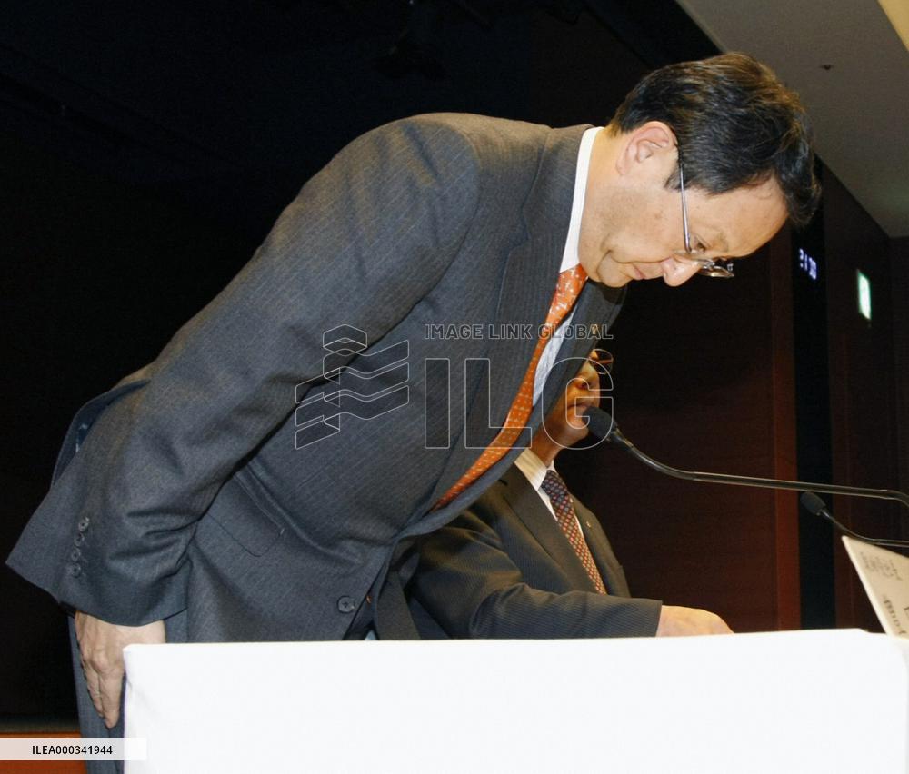 Toyota president apologizes over massive global recalls