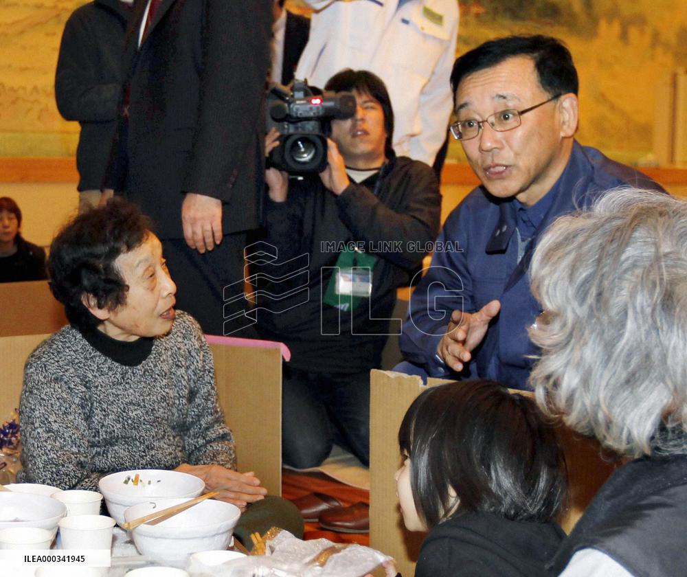 LDP leader visits volcano evacuees