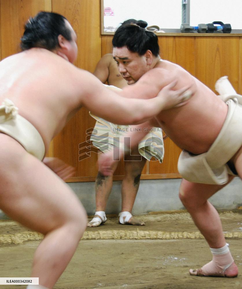 Cancellation of spring sumo tournament