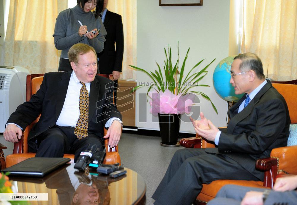 U.S. envoy on N. Korea rights issues in S. Korea