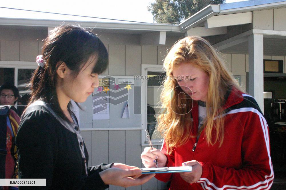 Nagasaki youth on petition drive for nuclear-free world in U.S.
