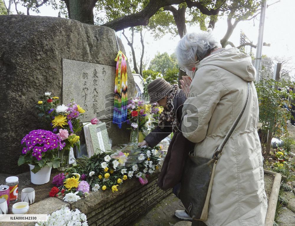 Commemorating Tokyo air raid