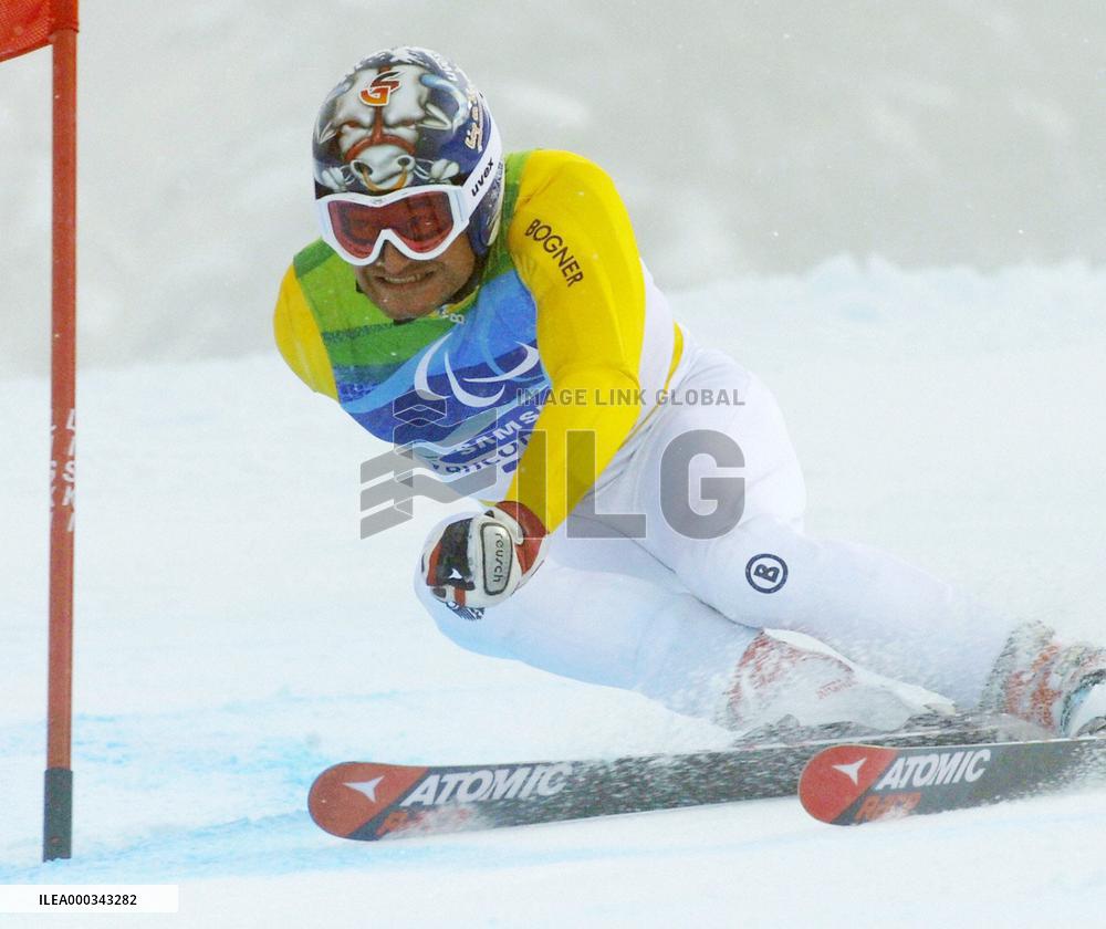 Germany's Schonfelder wins men's giant slalom standing event