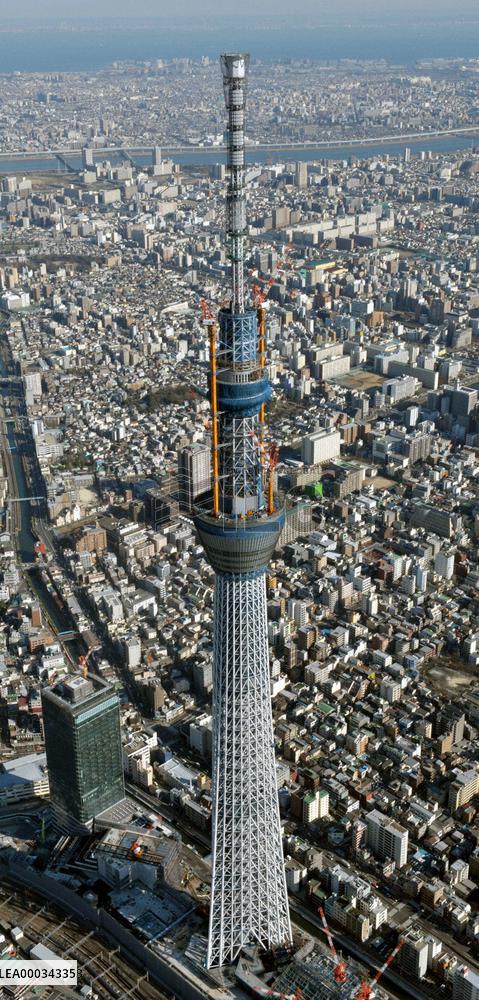 Tokyo Sky Tree reaches full height