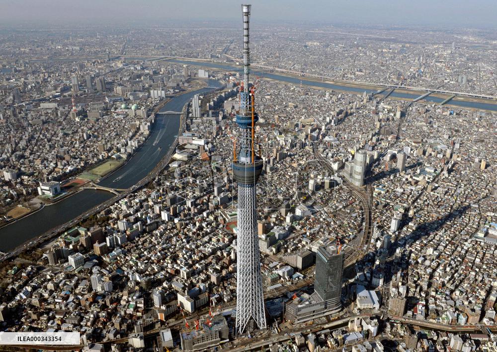 Tokyo Sky Tree reaches full height