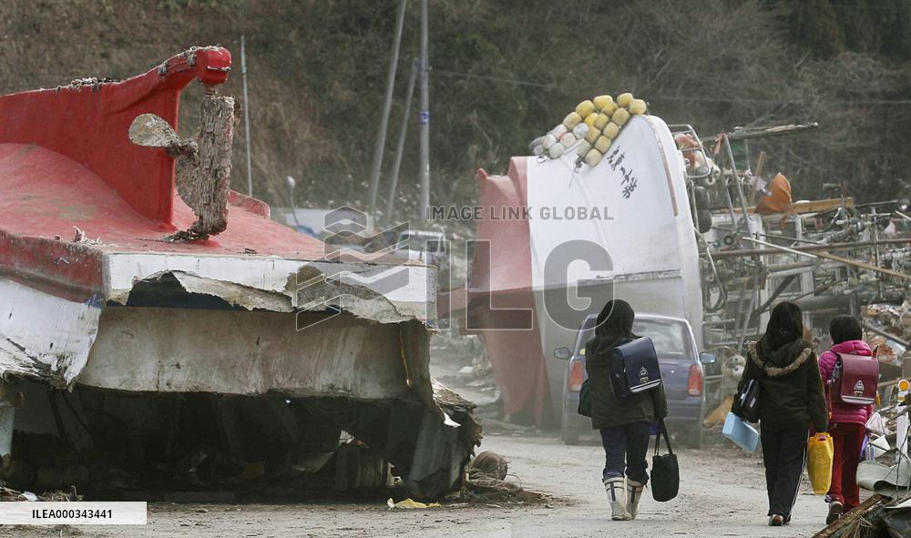 Children in quake-hit Iwate