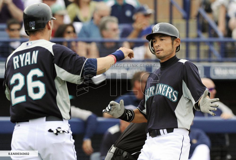 Mariners' Ichiro in spring training