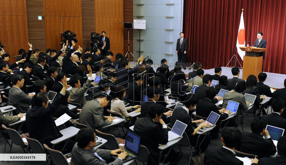 Hatoyama gets thanks from freelancers for access to press confere