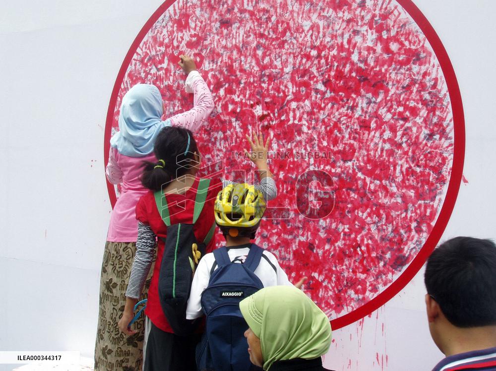 Stamping palm prints to support Japan