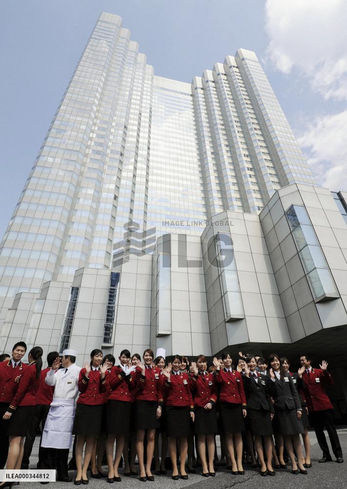 Bubble-era trendy hotel ends operation