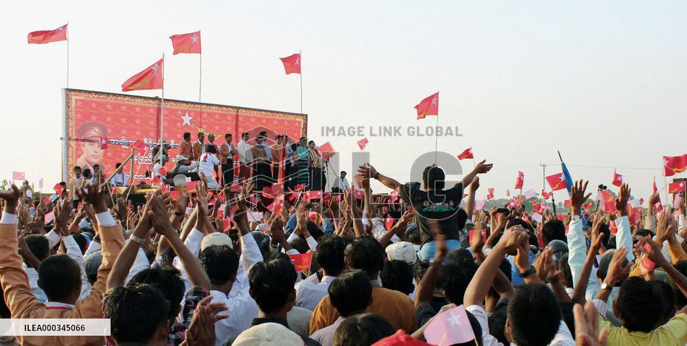 Suu Kyi in Naypyidaw