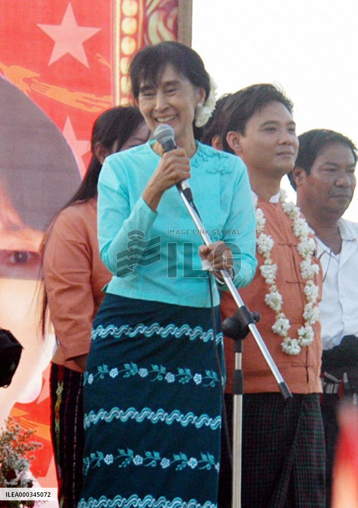 Suu Kyi in Naypyidaw