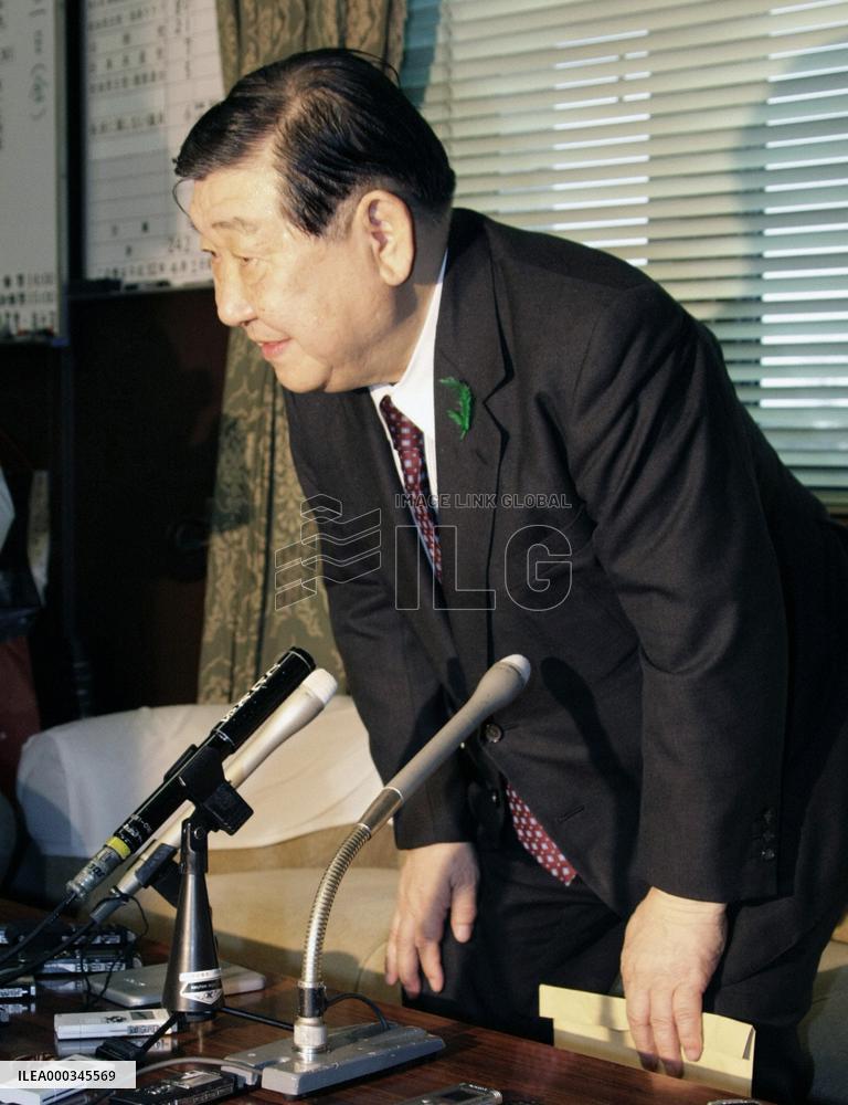 Ex-farm minister quits as lawmaker for manipulating voting