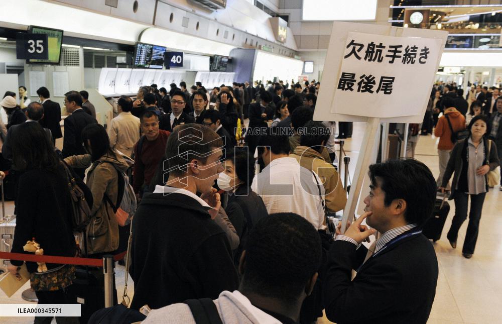 Strong winds in Tokyo, vicinity disrupt air, railway transport