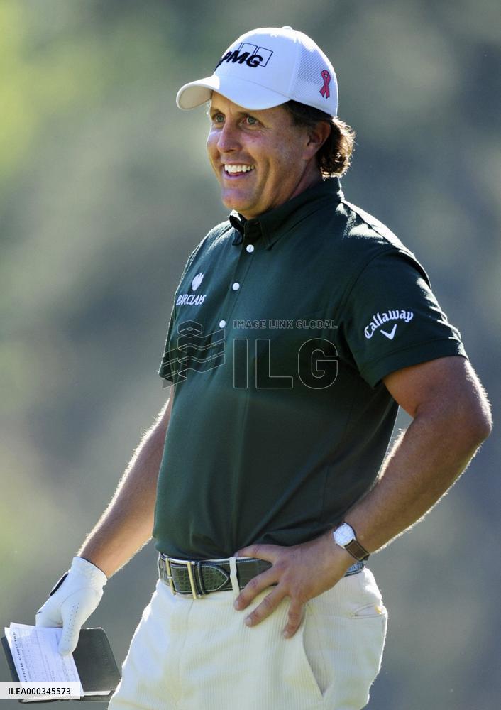 Mickelson in 2nd after 3 rounds at Masters