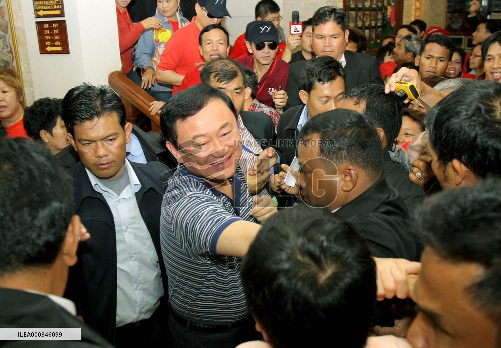 Ex-Thai premier Thaksin visits Cambodia
