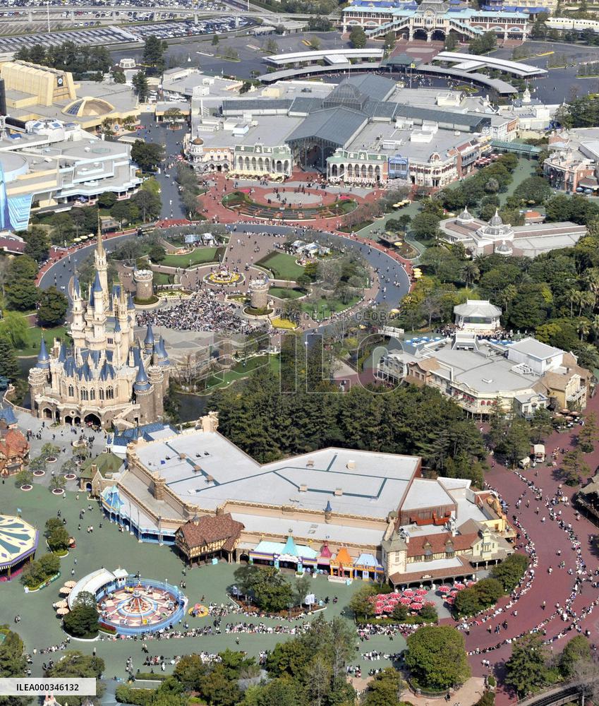 Tokyo Disneyland reopens after 1-month postquake closure