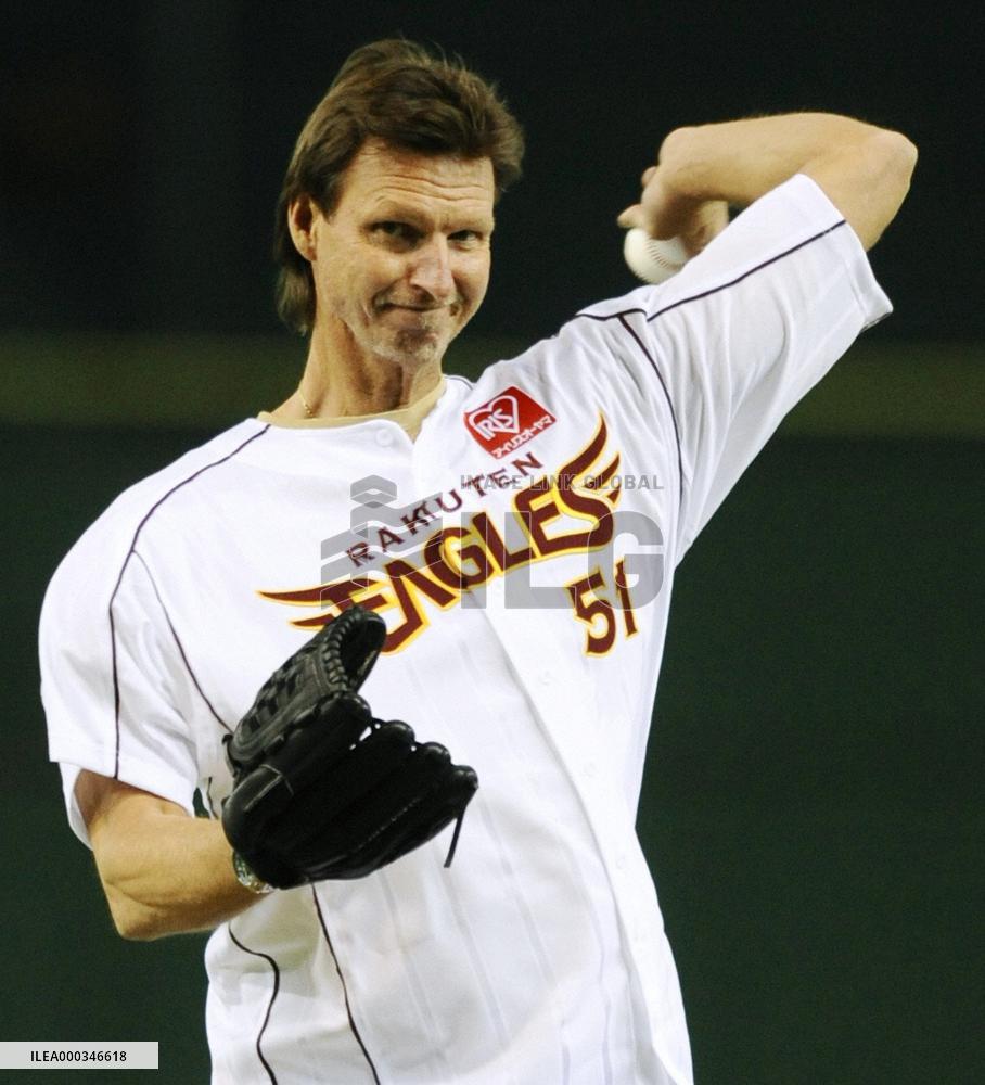 Randy Johnson pitches in Tokyo