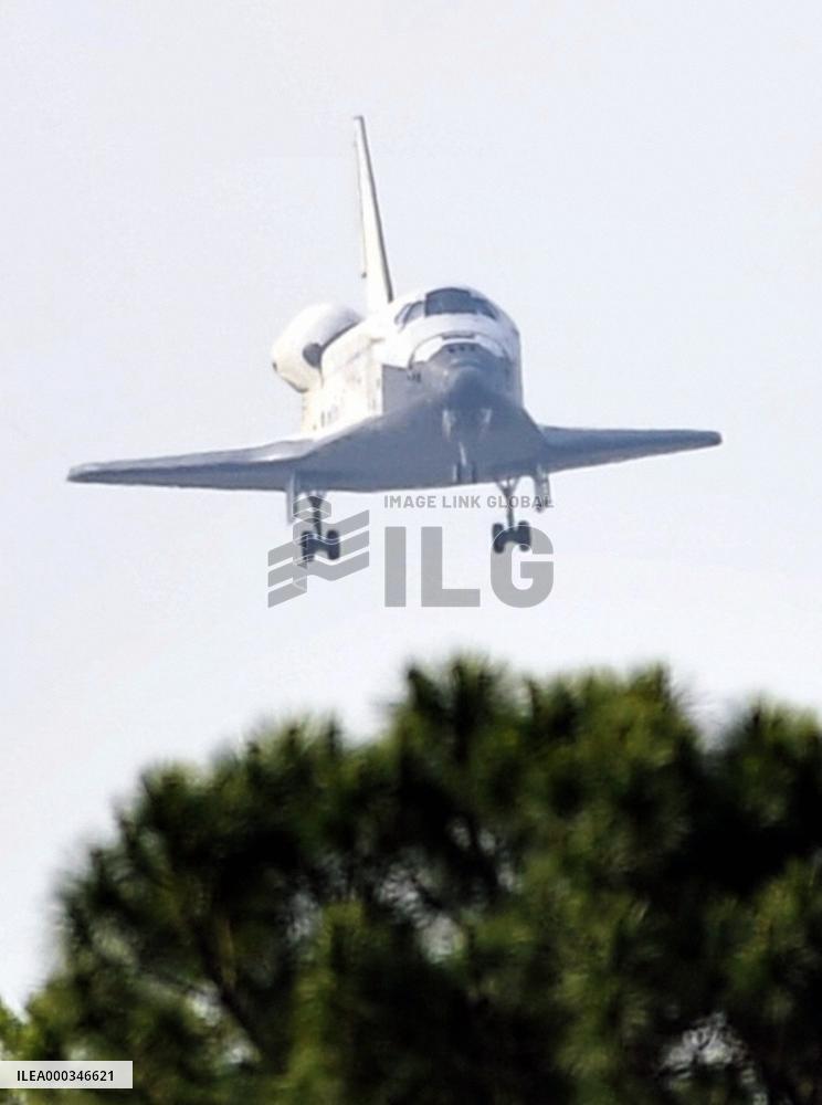 Discovery returns to Earth