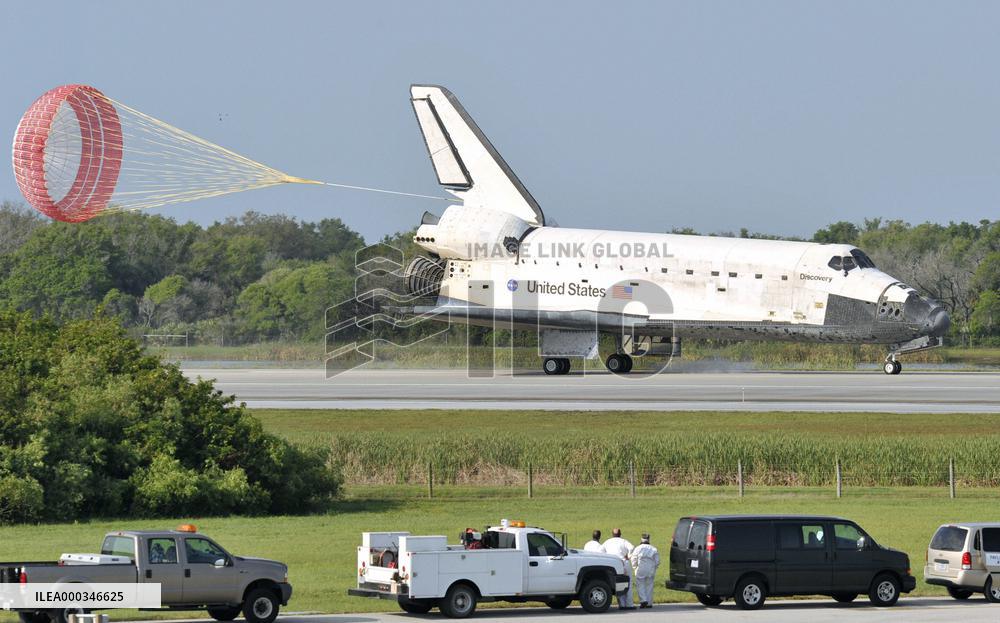 Discovery returns to Earth