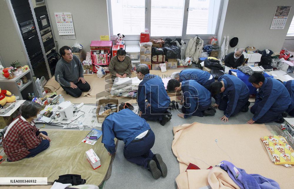 TEPCO officials apologize to Fukushima evacuees