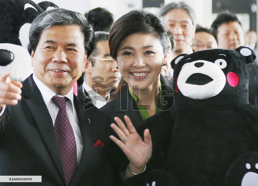 Yingluck boards Kyushu Shinkansen train