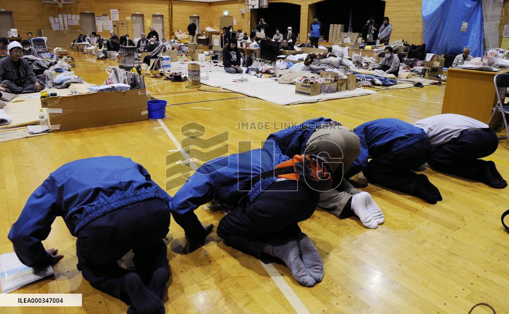 TEPCO employees apologize to Fukushima evacuees