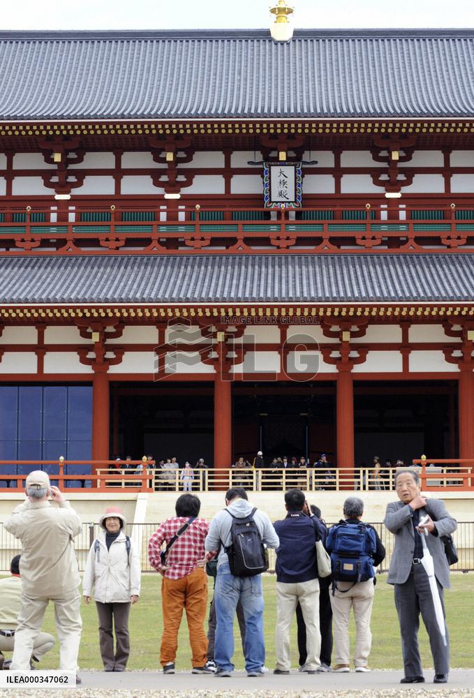Rebuilt Nara imperial hall draws tourists