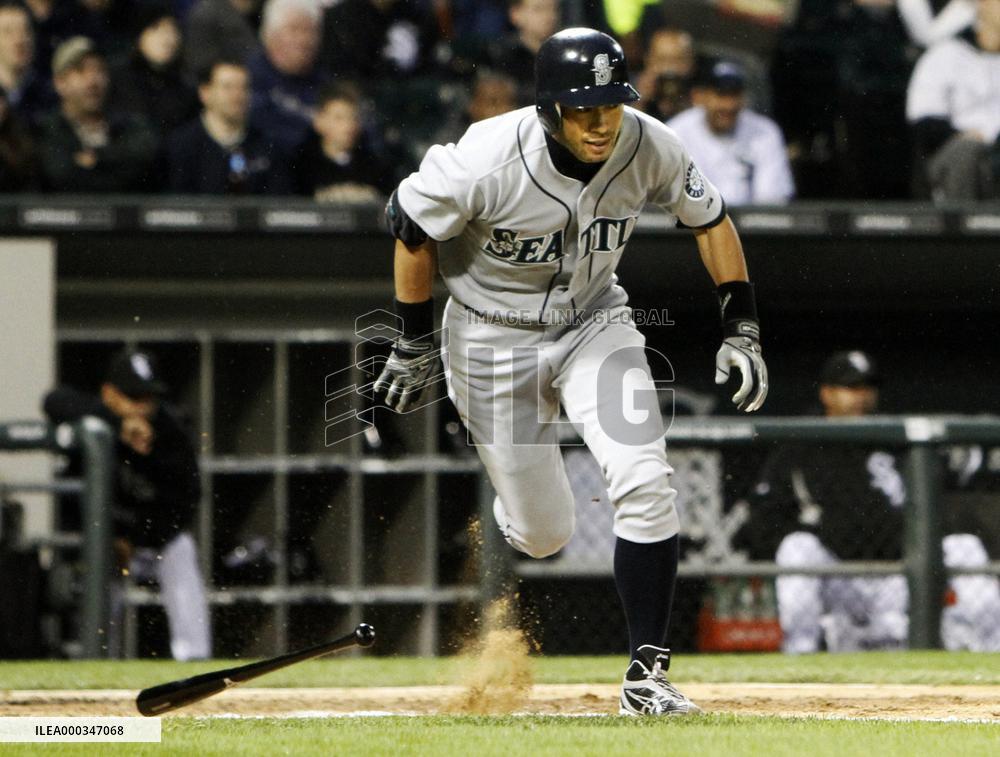 Ichiro plays game vs White Sox