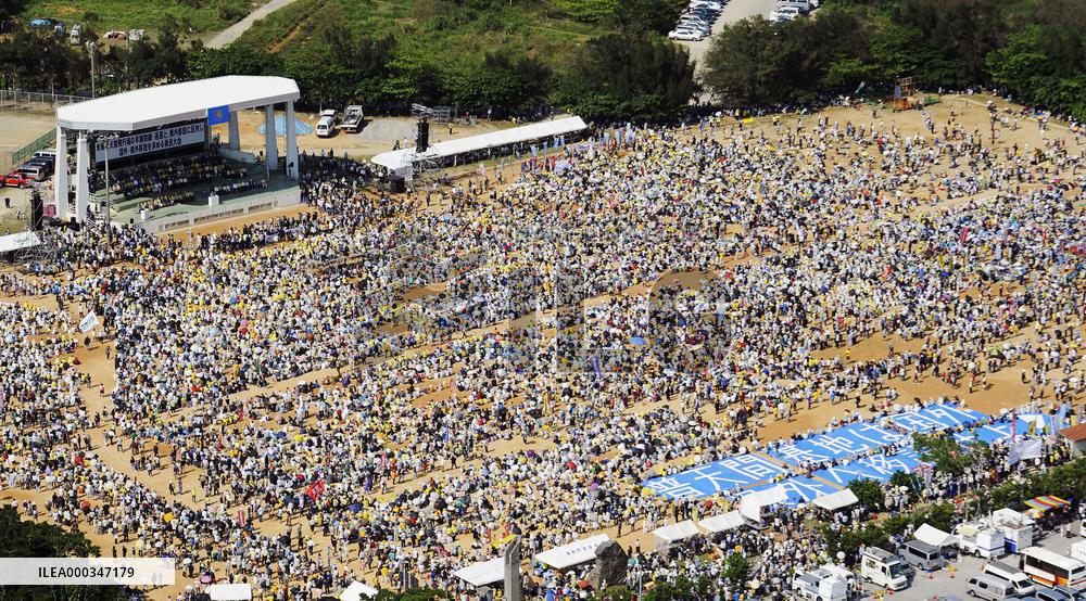 Anti-Futemma base rally in Okinawa