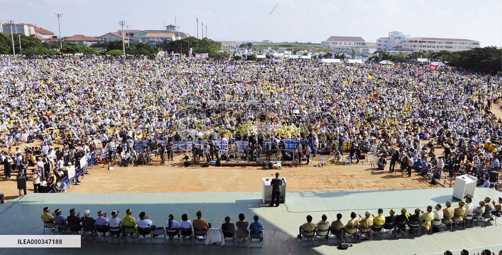 Anti-Futemma base rally in Okinawa