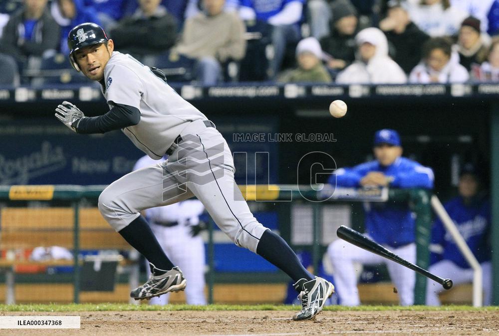 Mariners' Ichiro 2-for-5, 2 stolen bases against Royals