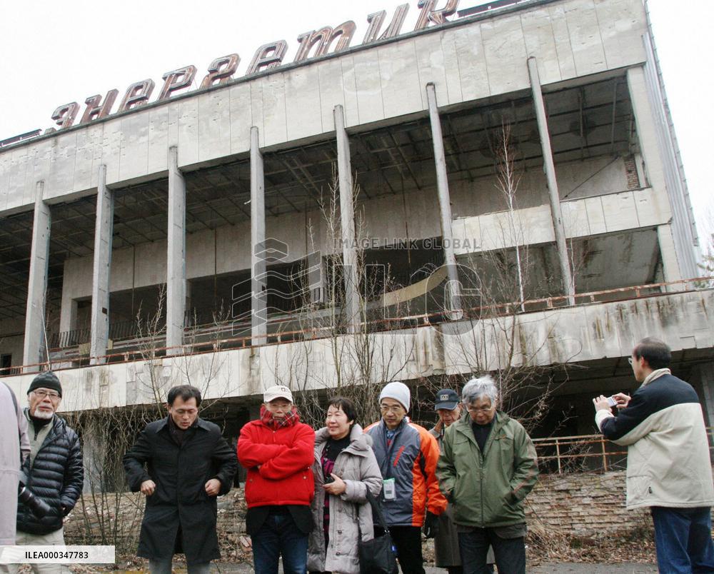 A-bomb survivors visit Chernobyl