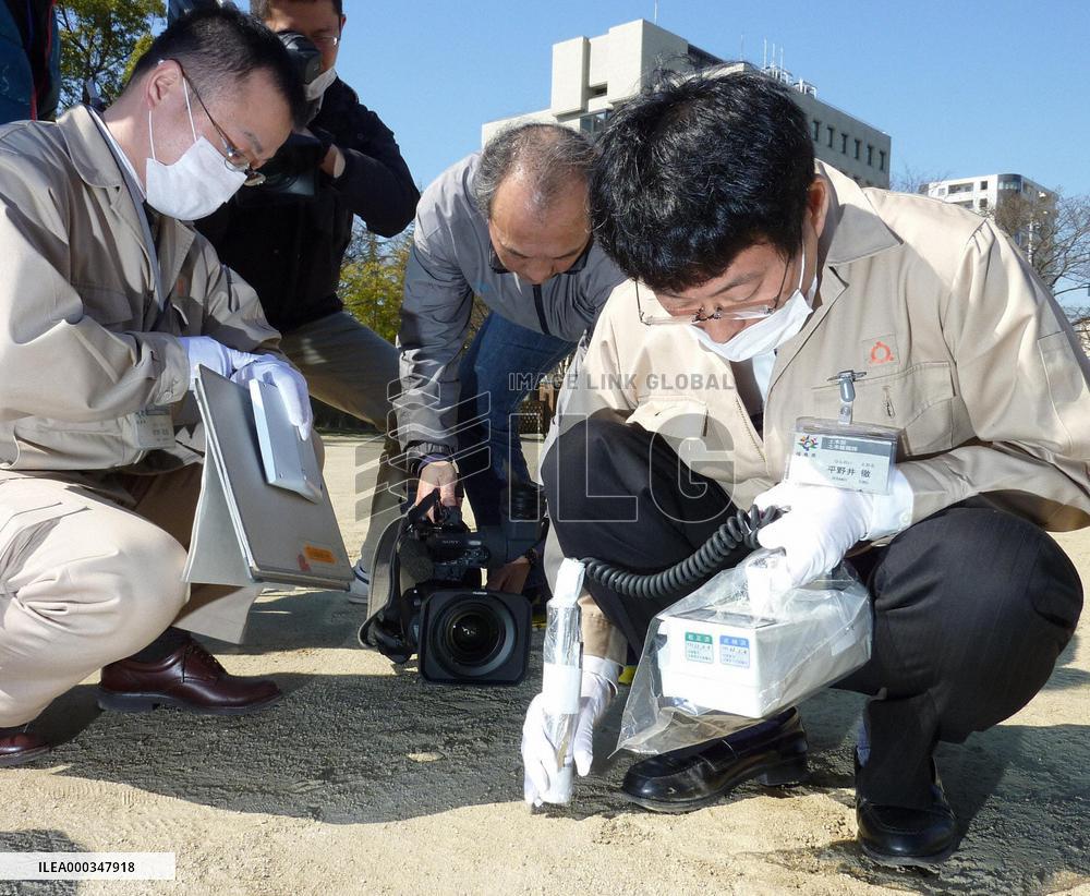 Fukushima Prefecture measures radiation at schoolyards