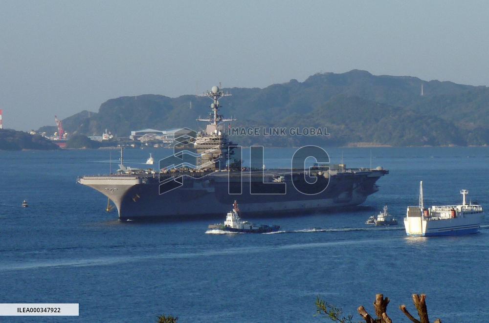 U.S. flattop G. Washington in Sasebo