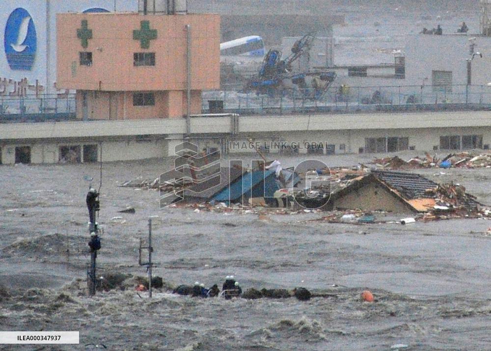 Minamisanriku in midst of tsunami