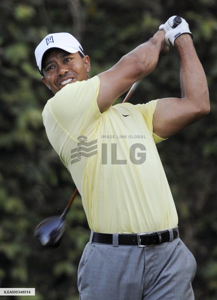 Woods prepares for Masters