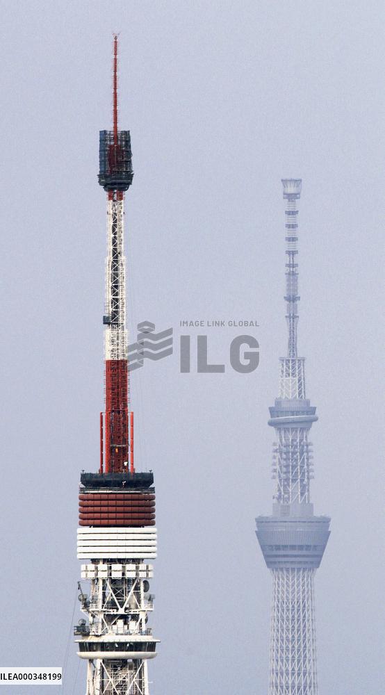 Tokyo Tower undergoes repairs
