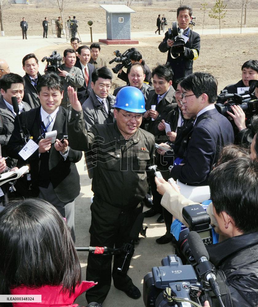 N. Korea shows rocket to foreign media