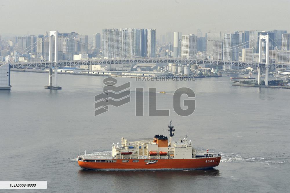 Icebreaker Shirase returns home from Antarctic mission