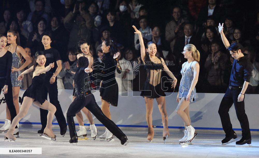 Olympic skaters perform in Stars on Ice
