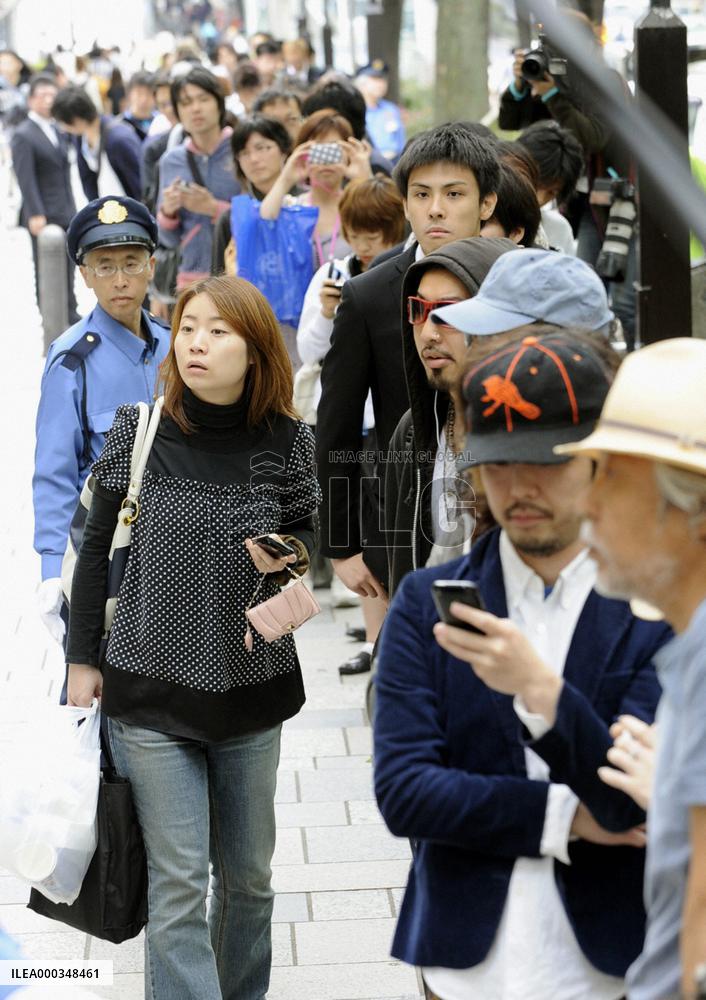 Softbank Mobile begins taking iPad orders