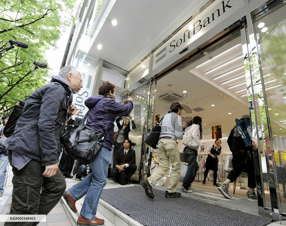 Softbank Mobile begins taking iPad orders